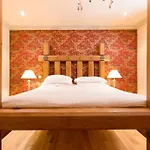 Moss Grove Organic 5*