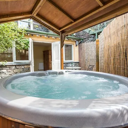 Moss Grove Organic 5*