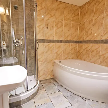 Moss Grove Organic 5*