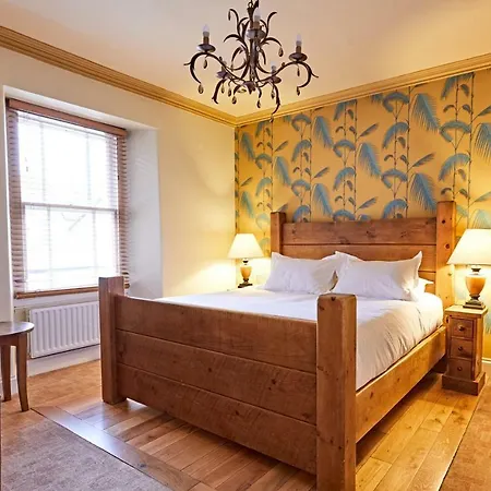 Moss Grove Organic 5*