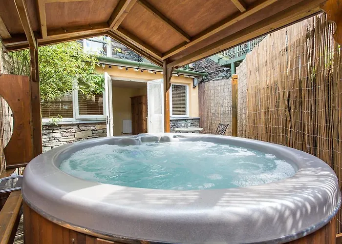 Moss Grove Organic 5*