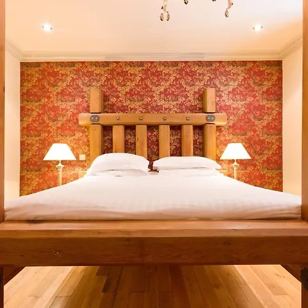 Moss Grove Organic 5*